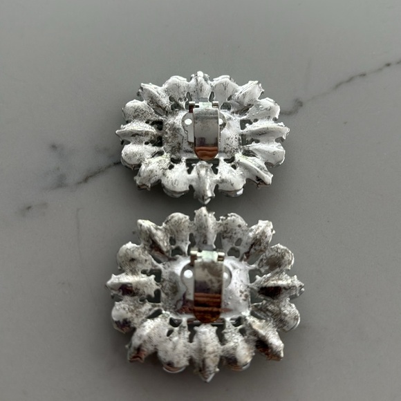 Elegant Silver Crystal Shoe Clips - Picture 2 of 3